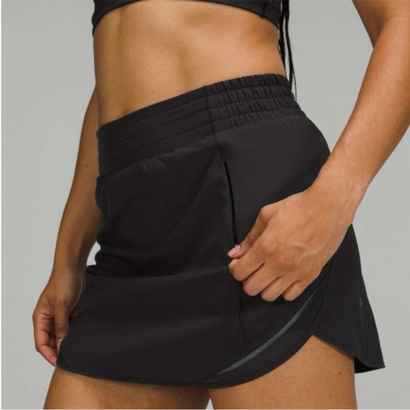 lululemon athletica Pants - Lululemon Hotty Hot High-Rise Running Skirt Black Size 4 Built-In Liner